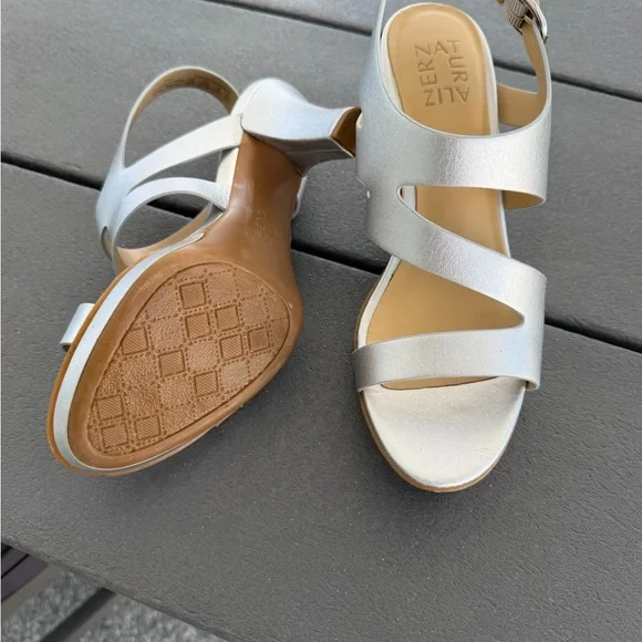 Naturalizer Heels Dee Silver Metallic Strappy Size 7W Wide Slingback - Picture 3 of 16